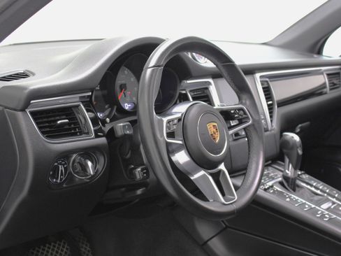 Used 2017 Porsche Macan S image 32