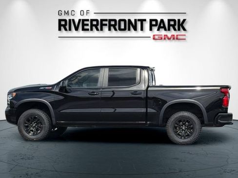 Used 2023 Chevrolet Silverado 1500 ZR2 w/ Technology Package AWD/4WD image 6