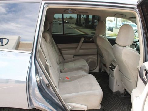 Used 2011 Toyota Highlander 2WD w/ Tech Pkg image 13