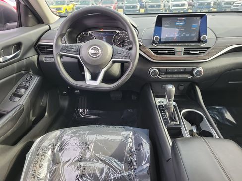 Used 2024 Nissan Altima 2.5 SV image 10