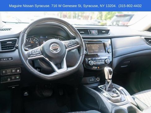 Used 2018 Nissan Rogue SV AWD/4WD image 13