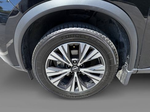 Used 2023 Nissan Rogue SV image 9