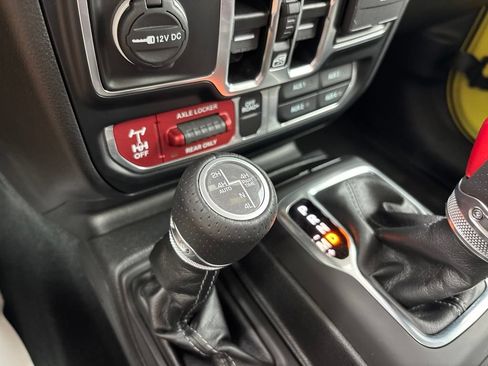 Used 2024 Jeep Gladiator Mojave AWD/4WD image 49