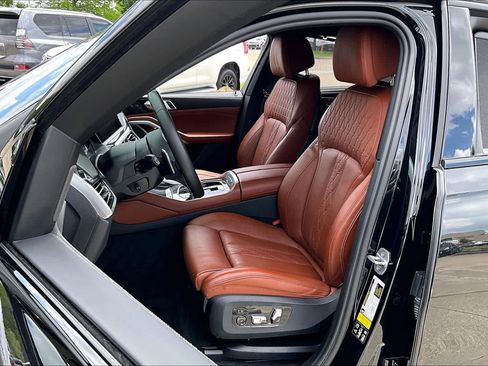 Used 2022 BMW X6 M50i w/ Executive Package image 7