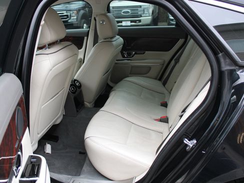 Used 2017 Jaguar XJ R-Sport image 20