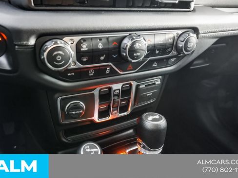Used 2025 Jeep Wrangler Unlimited Sahara AWD/4WD image 37