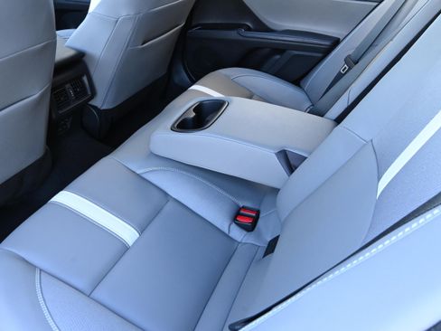 Used 2025 Toyota Camry SE image 10