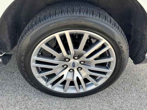 Used 2022 Ford Expedition Limited image 7