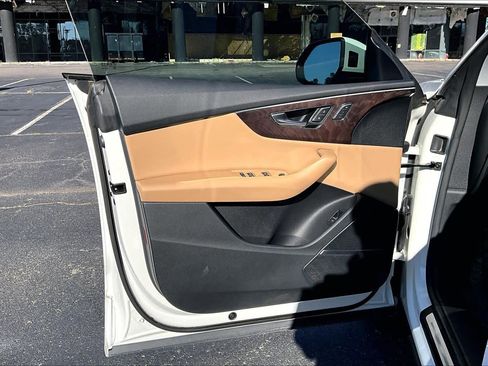 Used 2019 Audi Q8 Premium Plus image 21