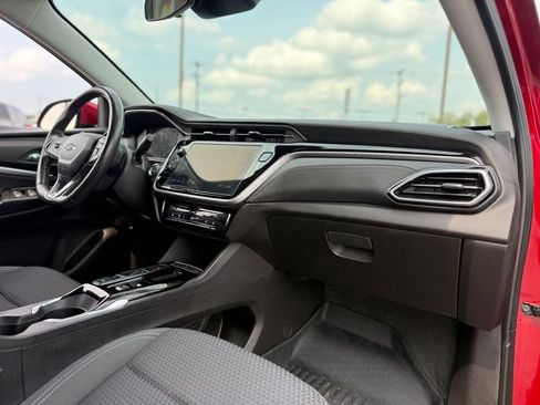 Used 2022 Chevrolet Bolt EUV LT w/ Comfort Package FWD image 14