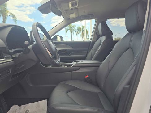 Certified 2025 Toyota Grand Highlander FWD image 21