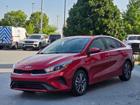 Used 2024 Kia Forte LXS FWD image 3