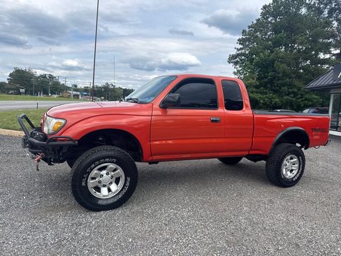 Used 2000 Toyota Tacoma PreRunner RWD image 3