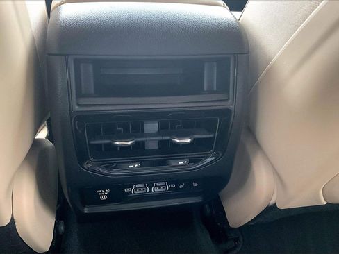 Certified 2022 Jeep Grand Cherokee Limited image 18