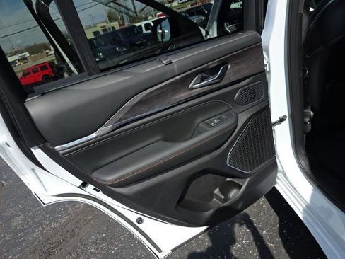 Used 2025 Jeep Grand Cherokee Overland w/ Adv Protech Group III image 37