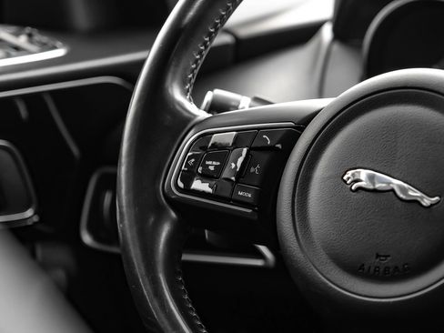 Used 2018 Jaguar F-PACE Premium AWD/4WD image 13