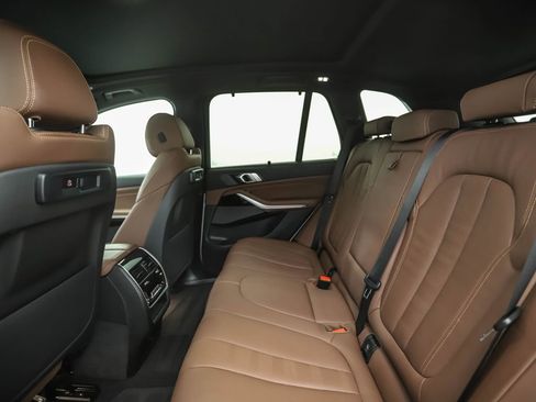 Used 2021 BMW X5 xDrive40i w/ M Sport Package image 22