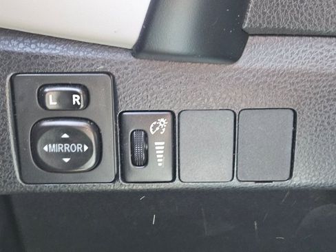 Used 2017 Toyota Corolla LE w/ Carpet Mat Package (TMS) FWD image 9