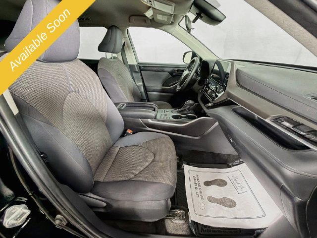 Used 2023 Toyota Highlander LE AWD/4WD image 28