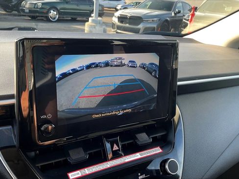 Used 2025 Toyota Corolla LE FWD image 18