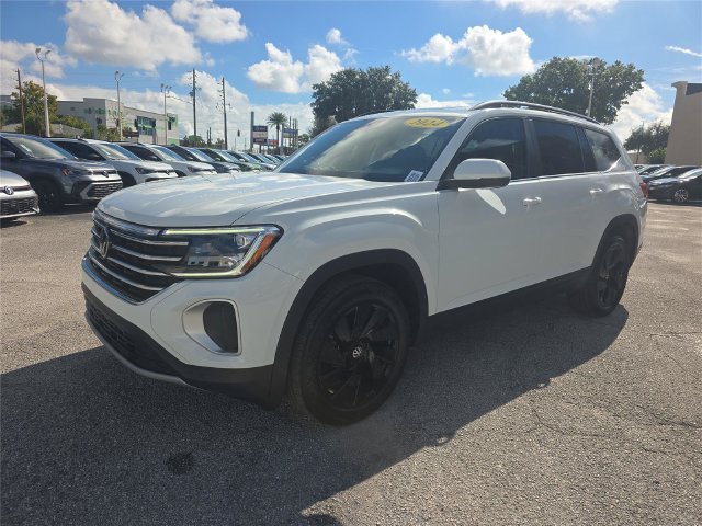 Used 2024 Volkswagen Atlas SE w/ Panoramic Sunroof Package FWD image 6