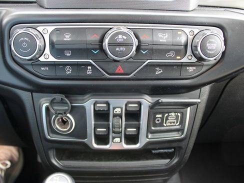 Used 2020 Jeep Wrangler Unlimited Sahara AWD/4WD image 40