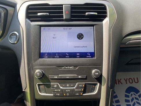 Used 2020 Ford Fusion SE FWD image 4