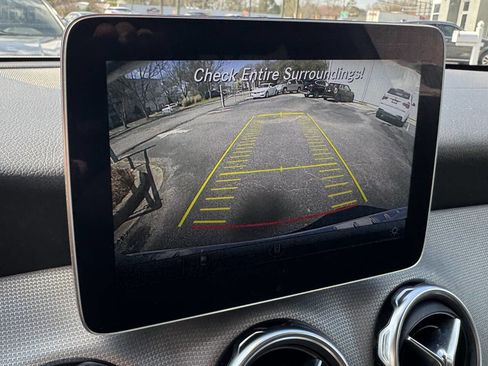 Used 2018 Mercedes-Benz GLA 250 4MATIC w/ Premium Package image 18