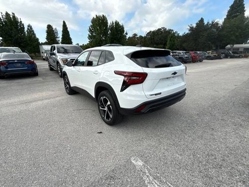 Used 2025 Chevrolet Trax RS FWD image 7