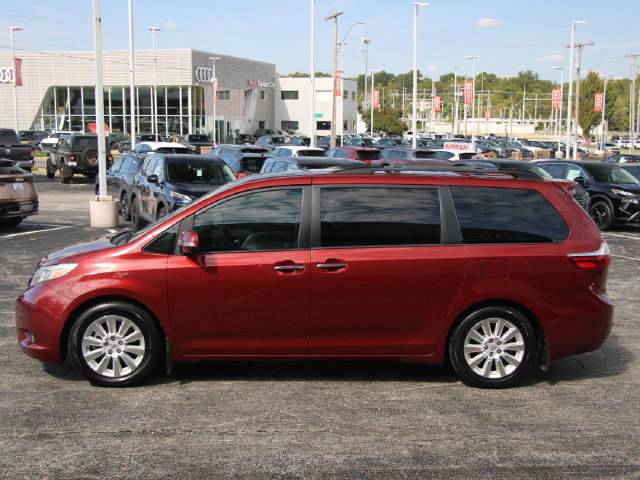 Used 2015 Toyota Sienna Limited Premium FWD image 2