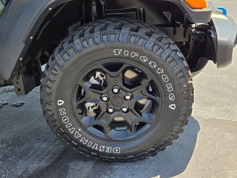 Used 2023 Jeep Wrangler Unlimited w/ Convenience Group AWD/4WD image 21