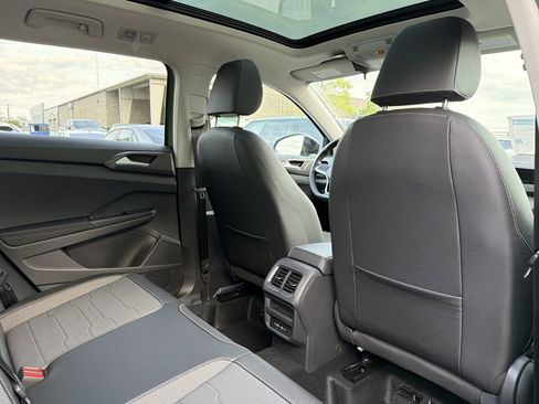New 2026 Volkswagen Taos SE FWD image 16