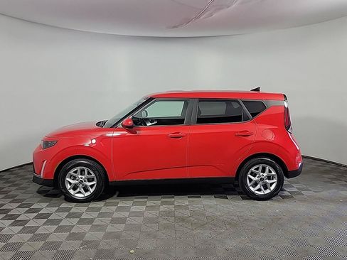 Used 2023 Kia Soul LX w/ LX Technology Package FWD image 11