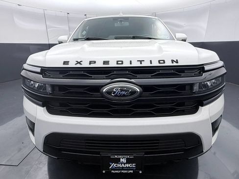 Used 2023 Ford Expedition Limited AWD/4WD image 2