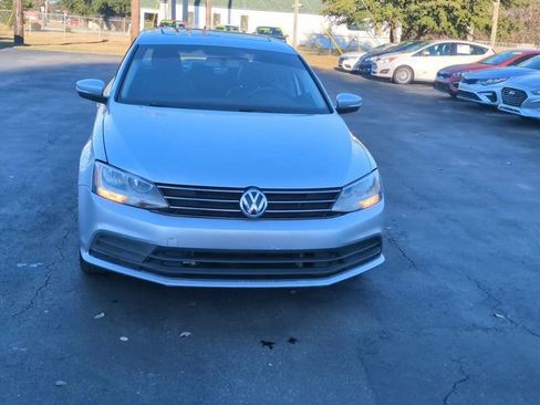 Used 2016 Volkswagen Jetta SE image 3