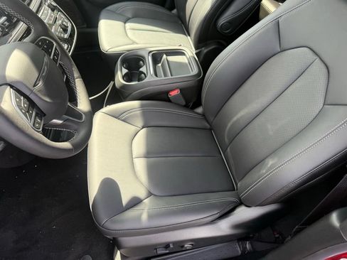 New 2027 Chrysler Pacifica Select w/ Family Tech Group FWD image 15
