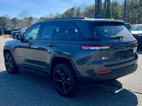 Used 2025 Jeep Grand Cherokee Limited w/ Black Appearance Package AWD/4WD image 3