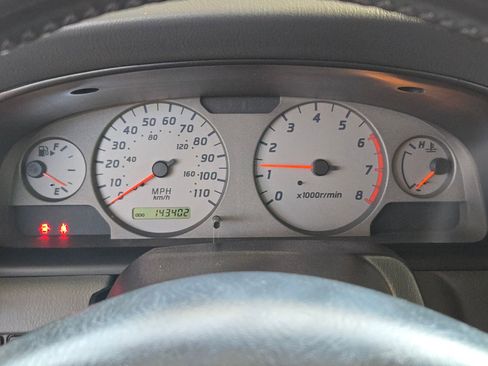 Used 2001 Nissan Frontier SE image 11