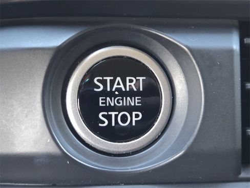 Used 2023 Nissan Pathfinder S image 24