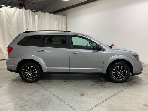 Used 2019 Dodge Journey SE w/ Premium Group image 12