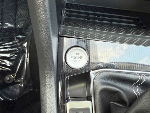 Used 2025 Volkswagen Taos SE image 23