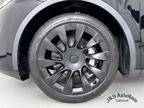 Used 2023 Tesla Model Y Long Range image 36