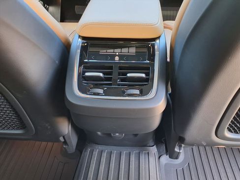 Certified 2023 Volvo XC60 B5 Ultimate w/ Protection Package Premier image 16