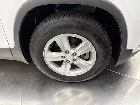 Used 2019 Chevrolet Trax LT FWD image 9