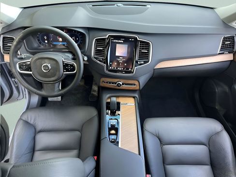 Used 2024 Volvo XC90 B5 Plus image 19