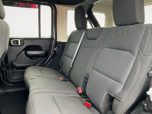 Used 2019 Jeep Wrangler Unlimited Sport S image 14