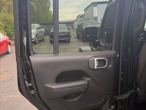 Used 2023 Jeep Wrangler Unlimited w/ Sun & Screen Package image 23