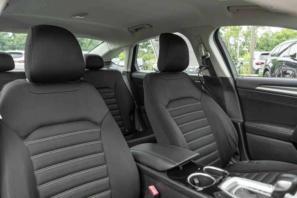 Used 2013 Ford Fusion SE FWD image 33