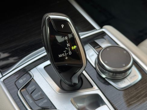 Used 2019 BMW 740i w/ M Sport Package RWD image 32