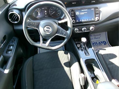 Used 2024 Nissan Kicks SV image 11